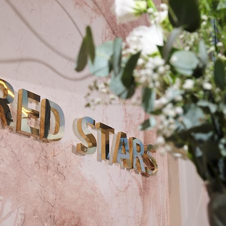 Red Stars Hotel Sint-Petersburg Buitenkant foto